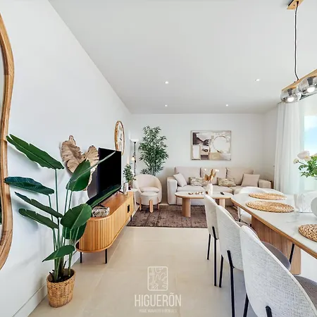 Higueronrentals Sunny Sea View Retreat *